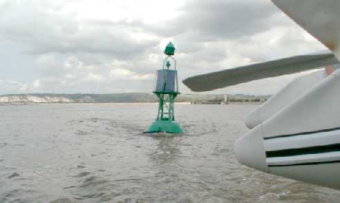 Fast tide in the lower Seine