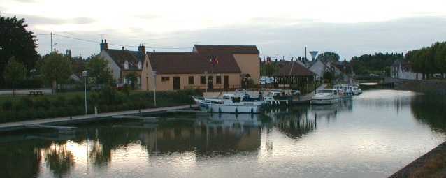 Halte at Chatillon; click for the full picture - Use your browser back button to return to this page